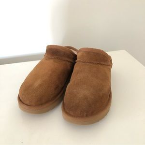 UGG Women's Suede Classic Slipper Chestnut Size 7